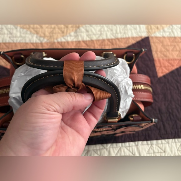 Coach Tea Rose Rogue - Picture 7 of 14